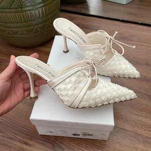 Manolo blahnik white mule sandals